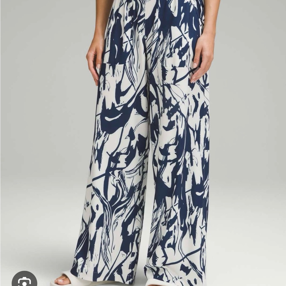 Lululemon swift wide leg mid rise pant ivory and blue size 2